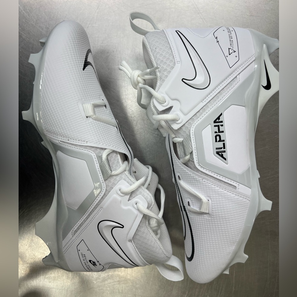 Nike Alpha Menace Pro 3 Molded Football Cleats Men’s Size 10.5 NEW